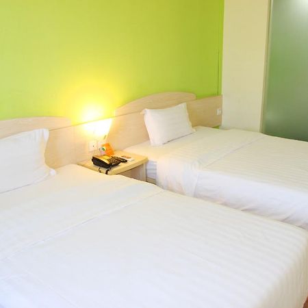 7Days Inn Xianning Hot Spring Pedestrian Street Shopping Park Екстер'єр фото
