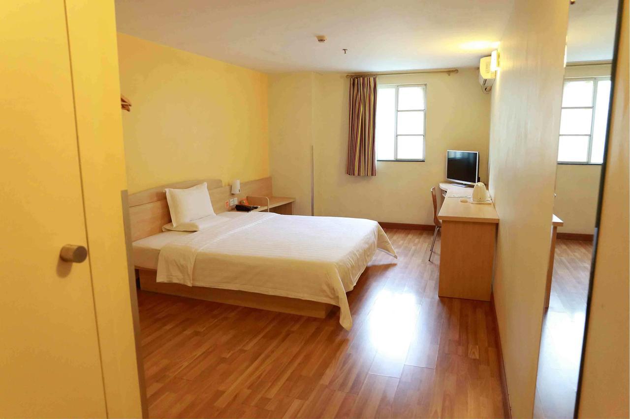 7Days Inn Xianning Hot Spring Pedestrian Street Shopping Park Екстер'єр фото