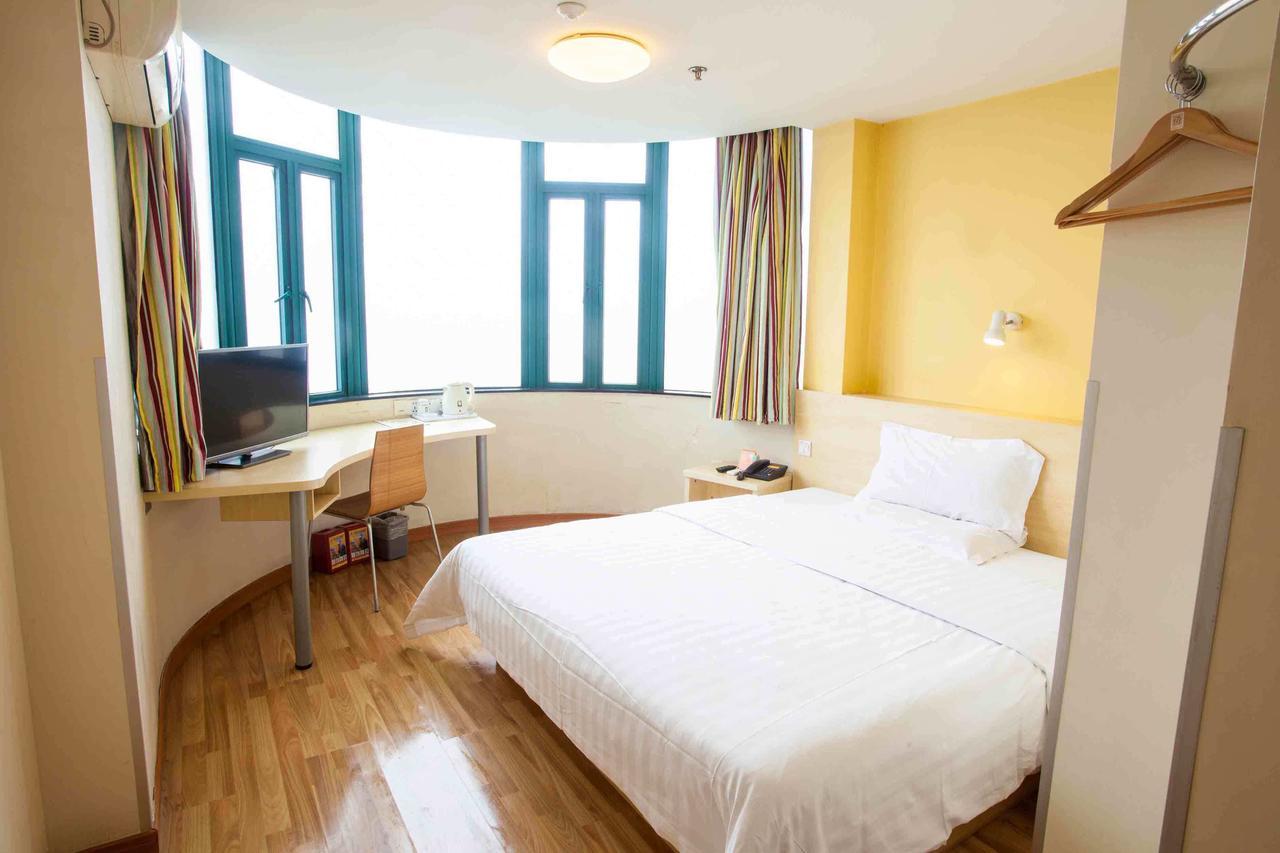 7Days Inn Xianning Hot Spring Pedestrian Street Shopping Park Екстер'єр фото
