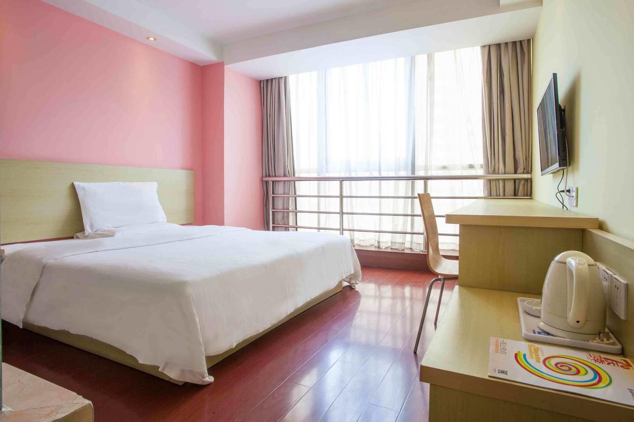 7Days Inn Xianning Hot Spring Pedestrian Street Shopping Park Екстер'єр фото
