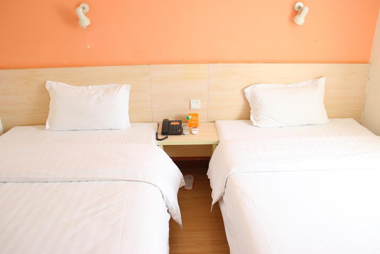 7Days Inn Xianning Hot Spring Pedestrian Street Shopping Park Екстер'єр фото